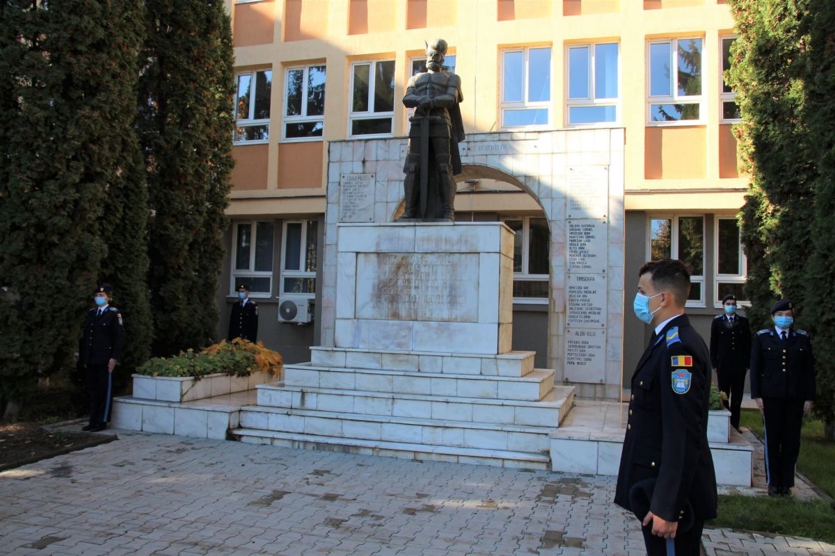 Instituțiile militare de învățământ trec cursurile în sistem online