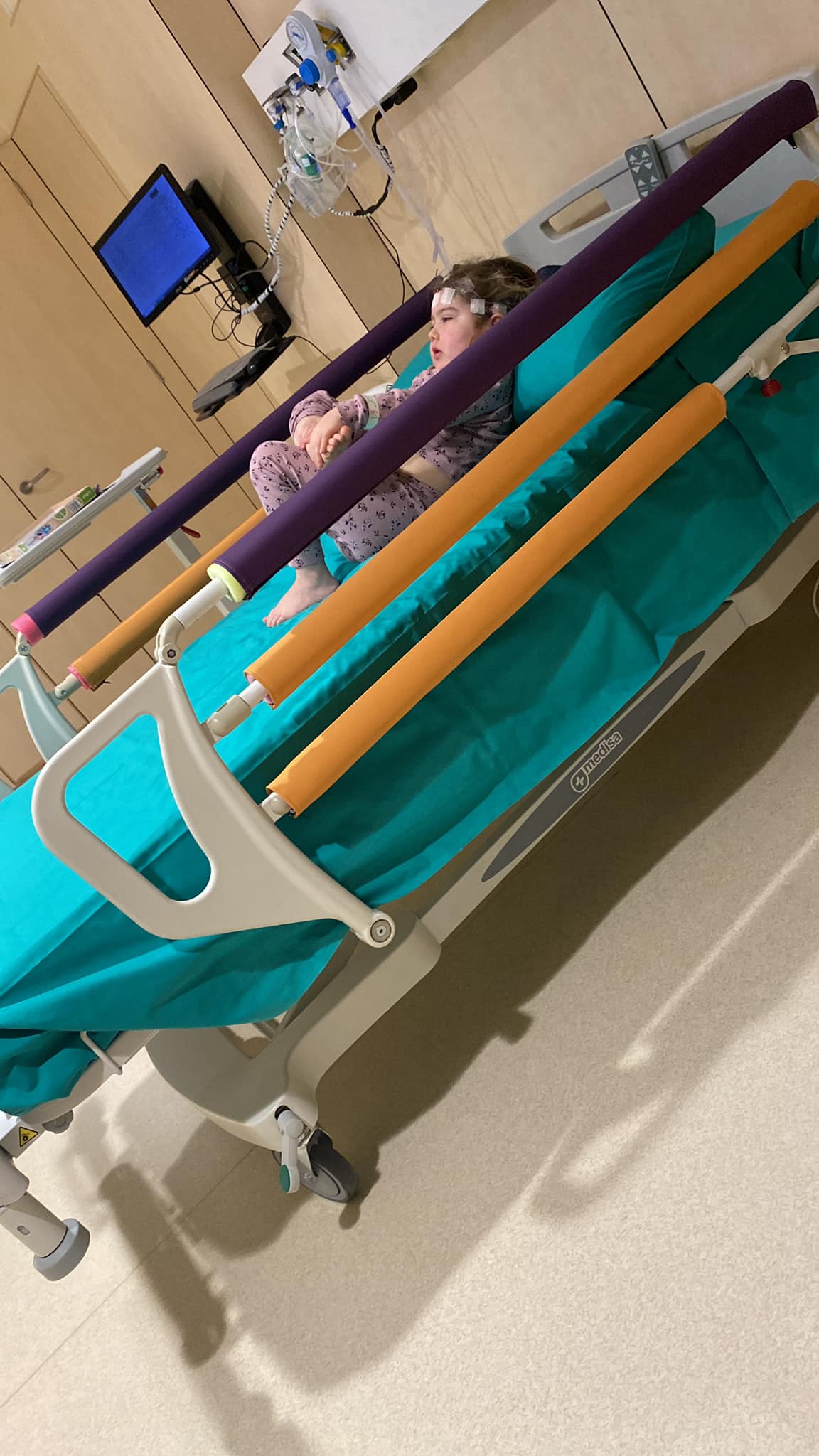 Micuța Emma a ajuns în Barcelona