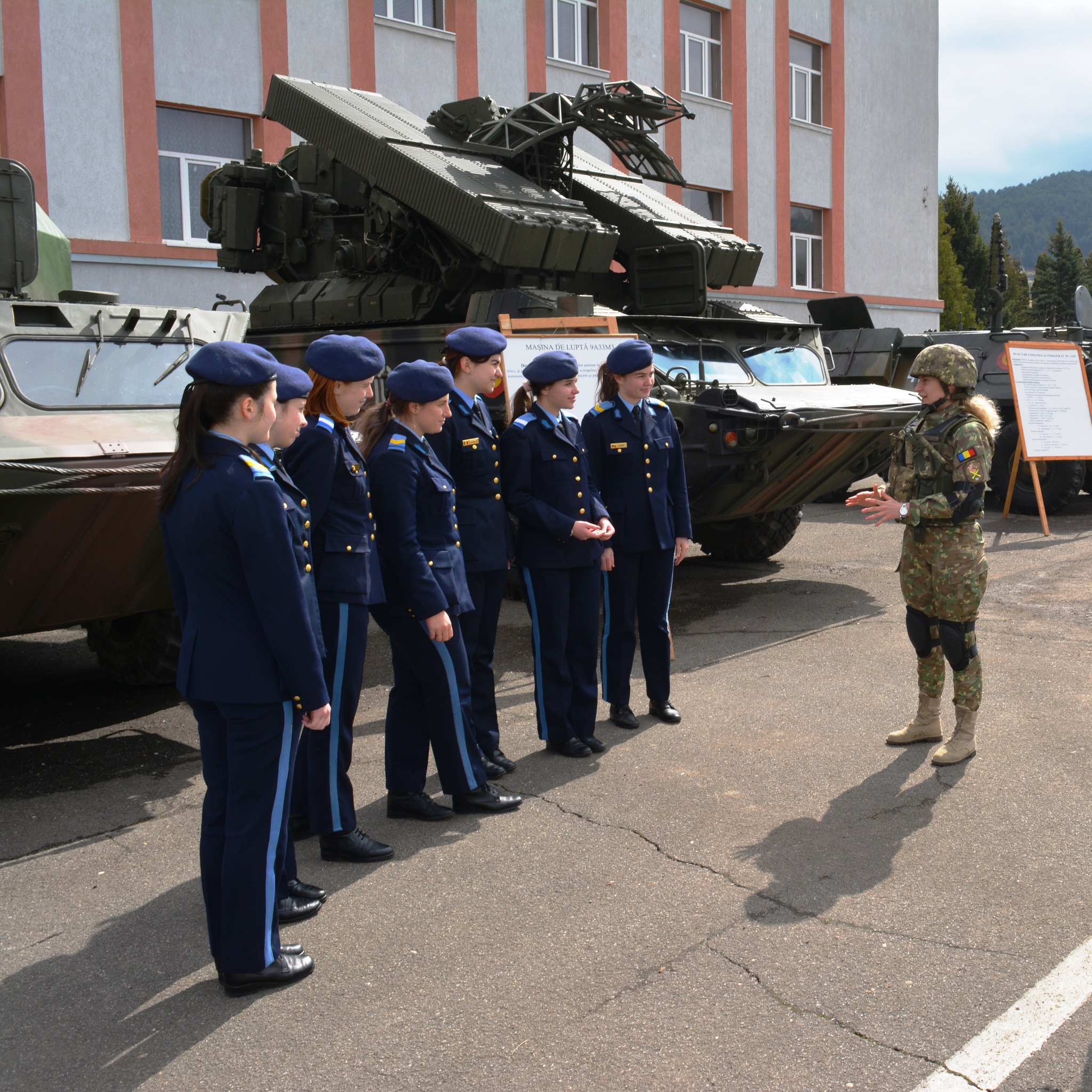 Elevii militari albaiulieni fac mai multe vizite pentru definitivarea opțiunilor de continuare a studiilor și alegerea unei cariere profesionale