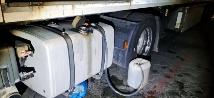 Doi tineri au furat 200 de litri de motorină din rezervorul unui camion aflat într-o parcare de pe autostrada A10 Sebeș – Turda