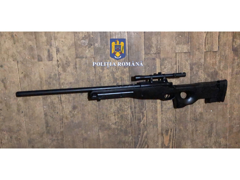 Percheziții pentru instrumentarea unui dosar de import de arme neletale și muniție din Spania