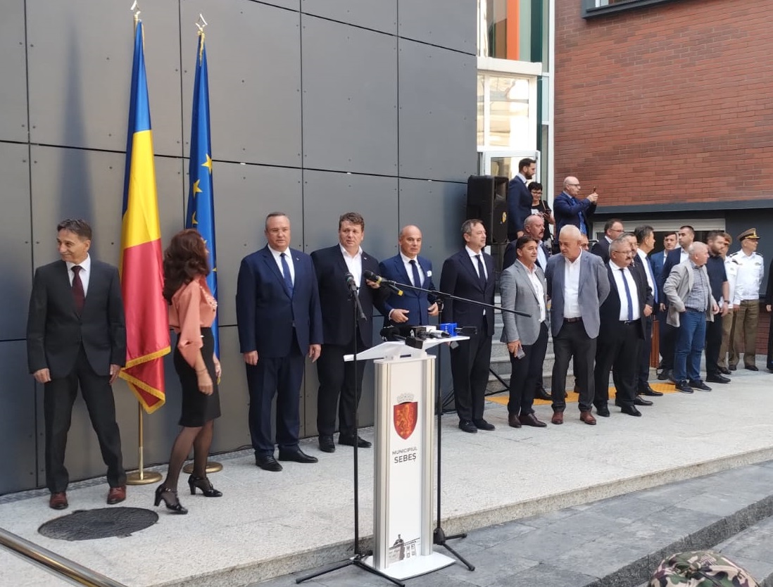Nicolae Ciucă, președintele Senatului, a fost prezent la inaugurarea noului Liceu Tehnologic de la Sebeș