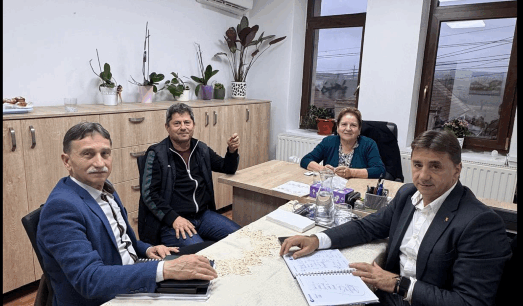 Vizită la Primăria Crăciunelu de Jos: Marius Hațegan și Ion Dumitrel, discuții cu primarul Lenuța Bubur despre proiectele de dezvoltare locală