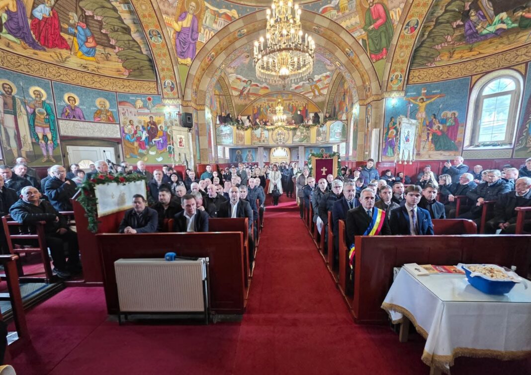 Liturghie arhierească în parohia Bucerdea Vinoasă. Popas aniversar la împlinirea unui secol, de la târnosirea bisericii parohiale