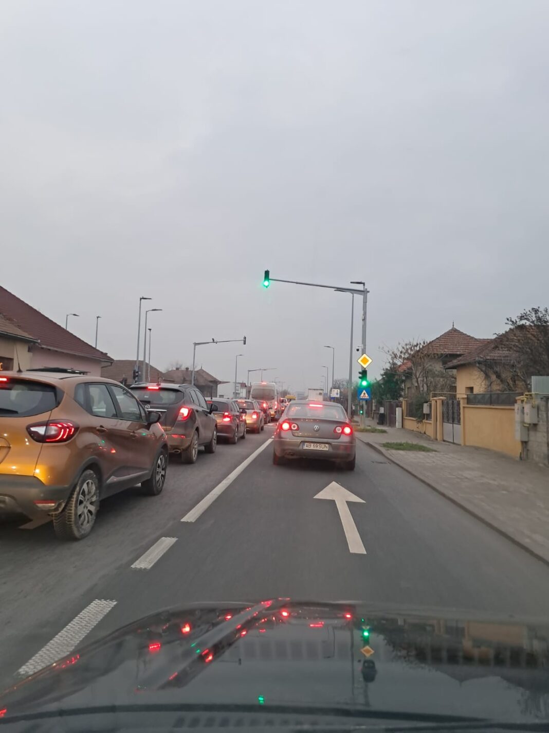 Coliziune între două autoturisme, în cartierul Partoș. Trafic îngreunat în zonă