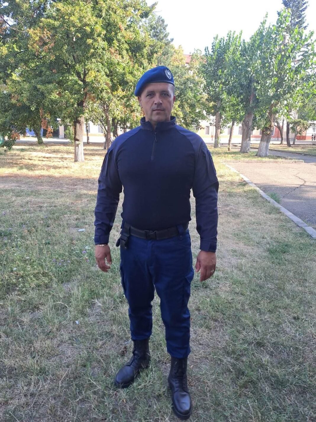 Jandarm albaiulian, exemplu de responsabilitate și implicare. A ajutat o femeie în vârstă, care mergea prin zăpadă, desculță și sumar îmbrăcată