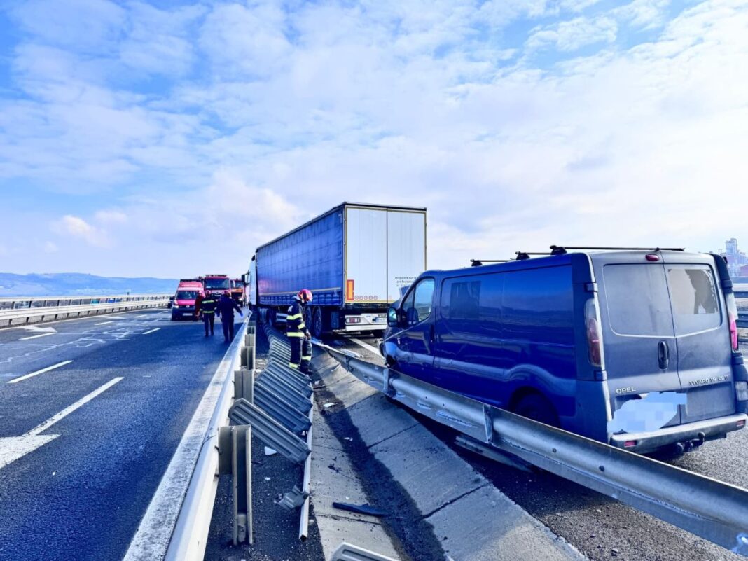 Coliziune între un camion și un autoturism, pe Autostrada A, Orăștie Sebeș