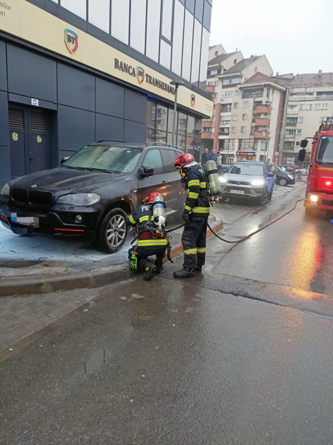 Autoturism cuprins de flăcări în Alba Iulia