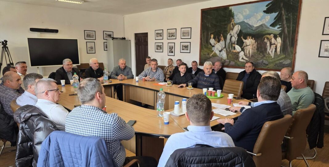Întâlnire a prefectului Nicolae Albu cu primarii din zona Munților Apuseni. Măsuri pentru repararea mai multor drumuri și a situației cursurilor de apă