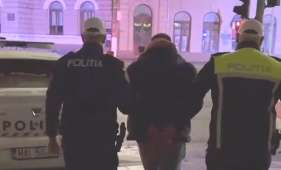 A lovit două autoutilitare parcate. Șofer din Aiud, reținut de polițiști