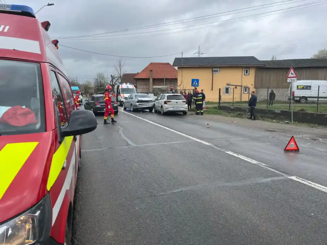 Trei mașini implicate într-un accident la Șard. O persoană transportată la spital