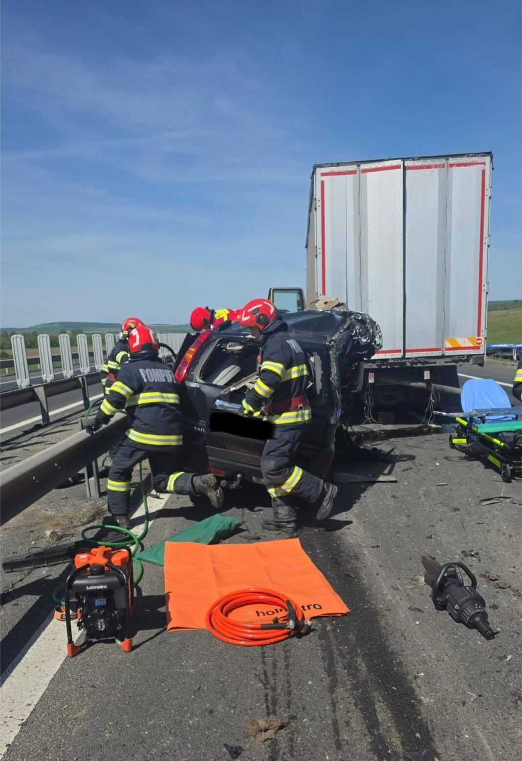 Coliziune între două autocamioane și un autoturism, pe Autostrada A1, sensul Sibiu – Alba