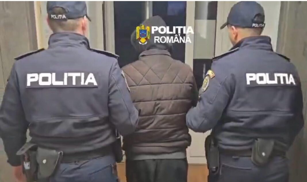A încălcat ordinul de protecție și a încercat să intre în apartament, peste fosta parteneră. Bărbat din Cugir, reținut de polițiști
