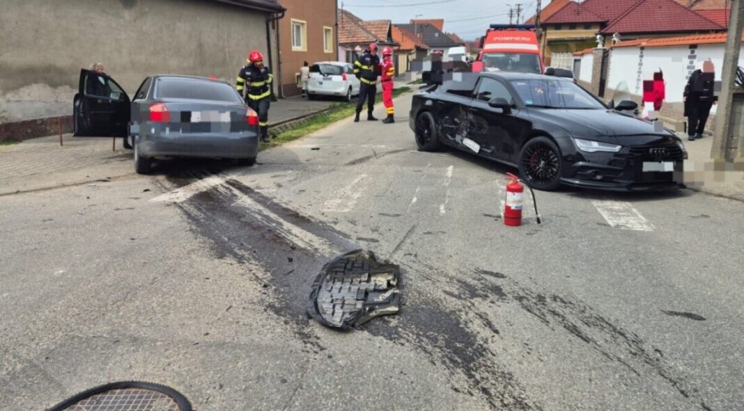 Coliziune între două autoturisme în Sebeș