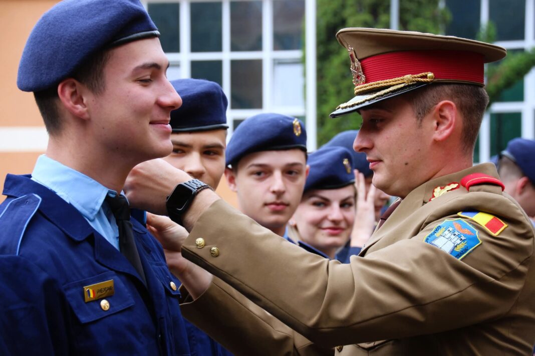 Elevii claselor a XII-a a Colegiului Național Militar „Mihai Viteazul”, și-au primit gradele onorifice de Absolvent