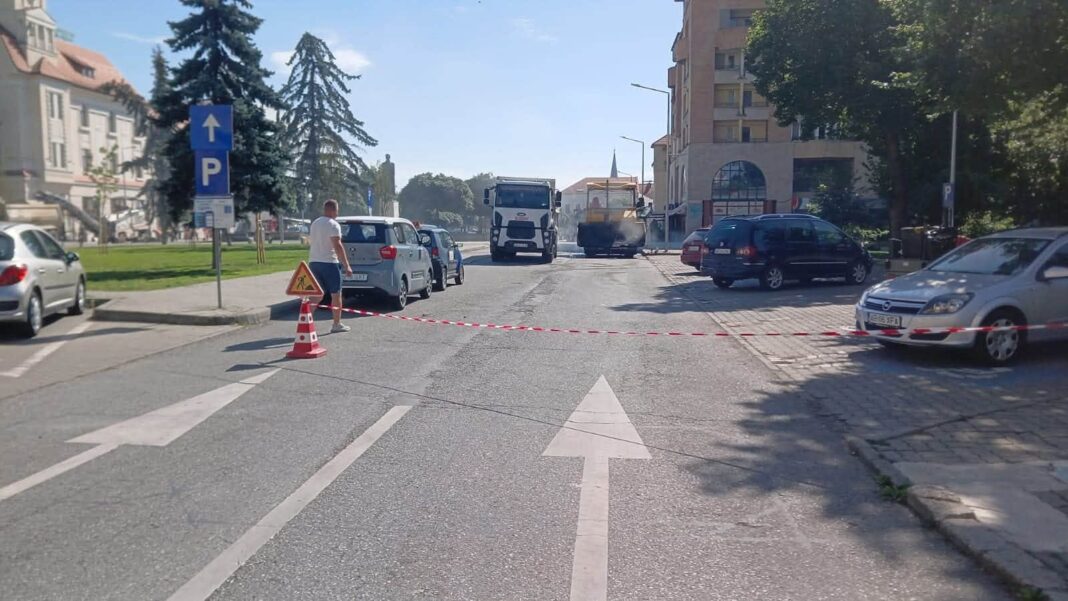 Acces auto limitat sâmbătă în centrul municipiului Alba Iulia din cauza extinderii benzilor de circulație