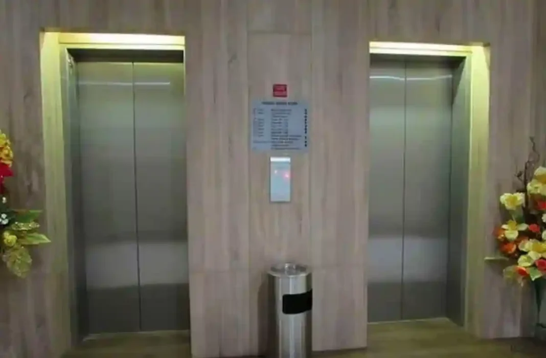 Programul „Lift pentru viață” aduce ascensoare în două blocuri din fiecare municipiu reședință de județ