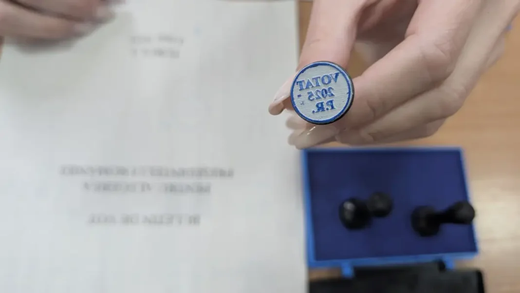 Sondaj CURS: AUR domină intențiile de vot, PSD și PNL se confruntă pentru locul secund, iar românii sunt nemulțumiți de direcția țării