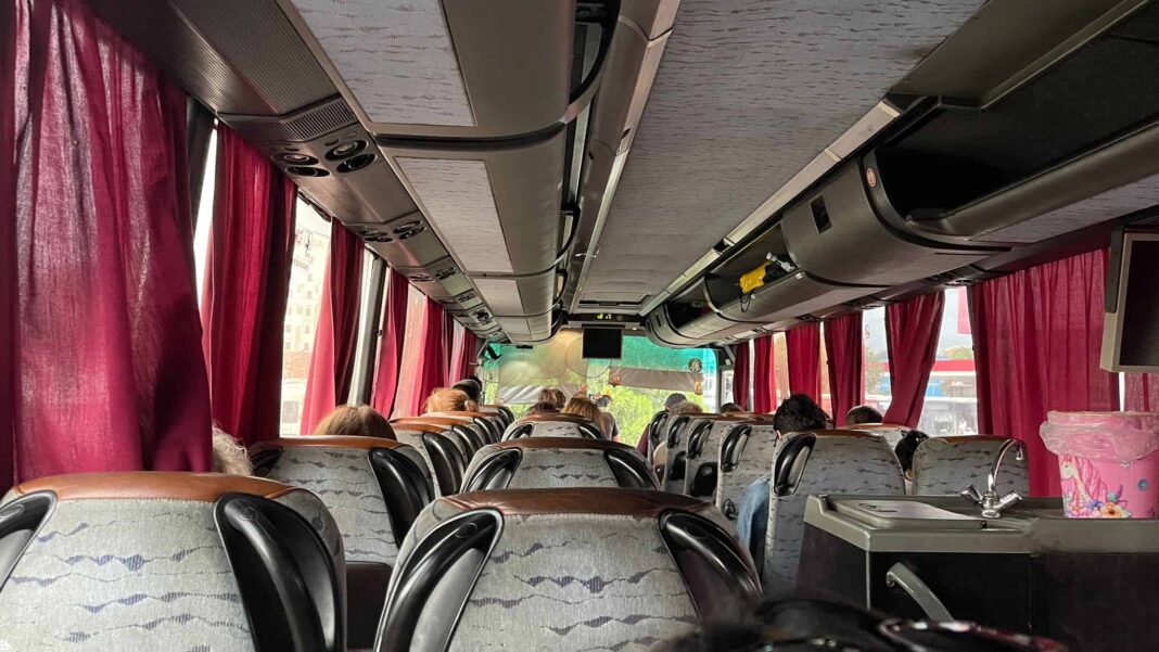 Tarifele autobuzelor pe 10 rute din Alba vor fi majorate. Află noile prețuri ale biletelor și abonamentelor