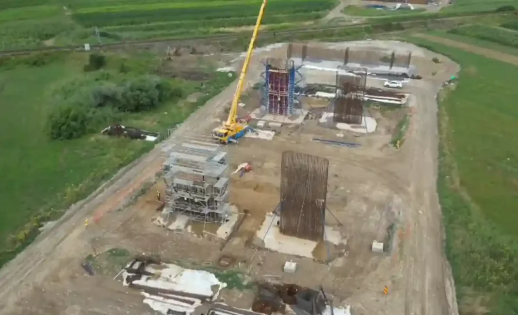VIDEO | Progres semnificativ pe Autostrada A13 Sibiu-Făgăraș: Tronsonul Arpașu de Jos – Sâmbăta de Sus ajunge la 44% finalizare
