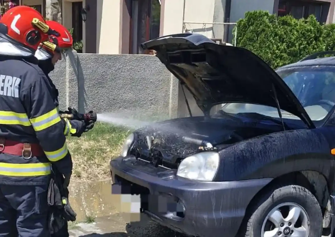 Autoturism în flăcări la Cistei: Intervenție promptă a pompierilor din Blaj și Mihalț