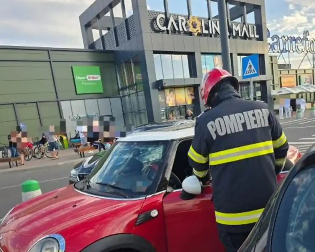 Copil blocat în mașină la Carolina Mall, pompierii intervin prompt