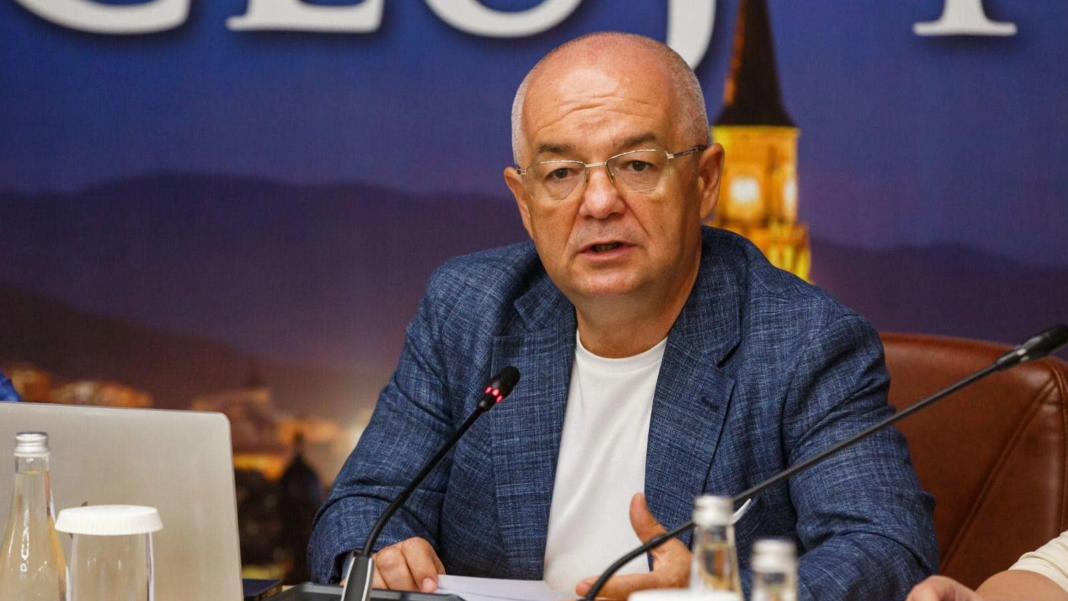 Emil Boc onorat cu ‘Medalia Democrației’ de Parlamentul de la Chișinău