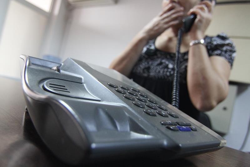 Femeie de 84 de ani din Bucium, înșelată cu 22.700 de lei și 800 de euro prin metoda „Copil bolnav”