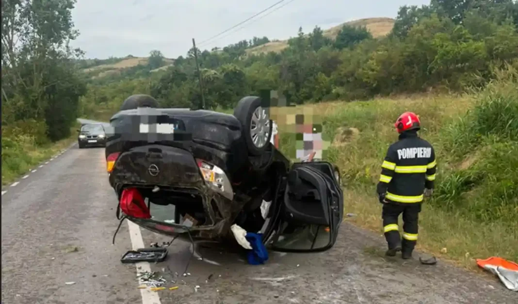 FOTO | Mașină răsturnată pe DJ 107M: Incident la ieșirea din Feleud către Măgina