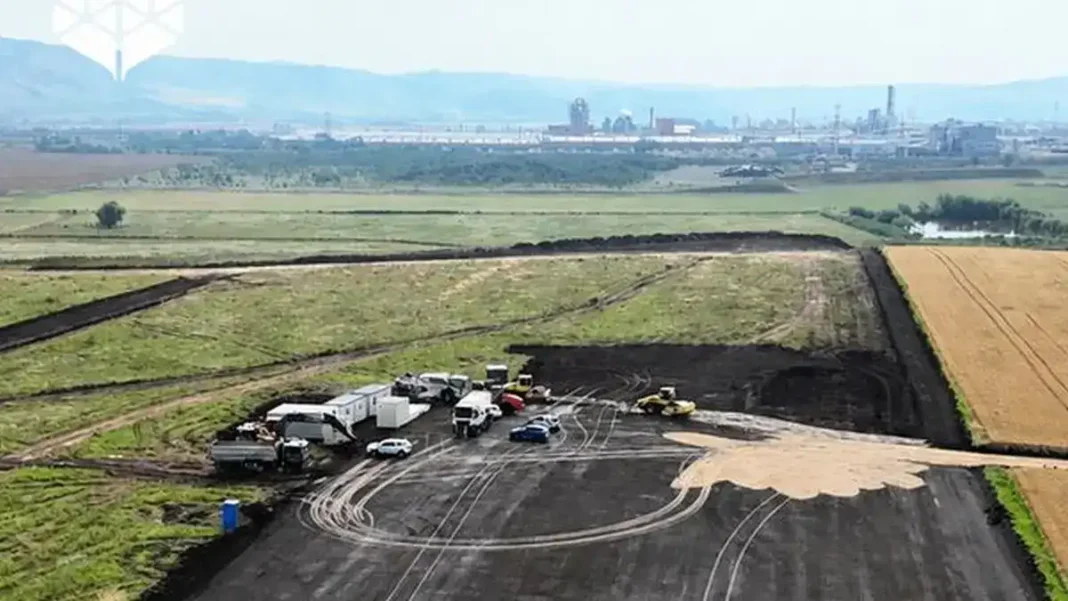 Investiție de peste 200 milioane de lei în energie verde la Sebeș: Parc solar de 52 MW și baterii de 181 MWh în construcție