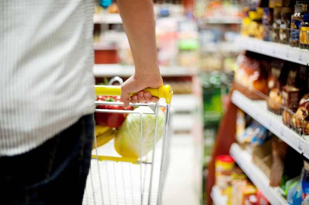 Program scurtat în centrele comerciale și supermarketuri? Posibile măsuri în cazul unei limitări a consumului energetic în România
