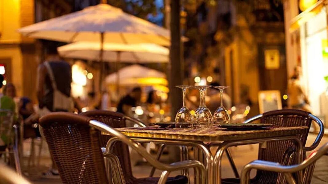 Sfârșitul bacșișului? Restaurantele adoptă un nou sistem care modifică nota de plată: „Plătești fix cât vezi”