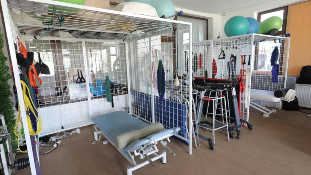 Tehnologia 3D care sfidează gravitația, revoluționând recuperarea medicală în România: cușca Rocher