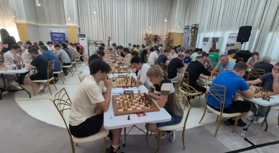 VIDEO | Record de participanți la Openul internațional de șah rapid Alba Grand Prix 2026, desfășurat la Alba Iulia