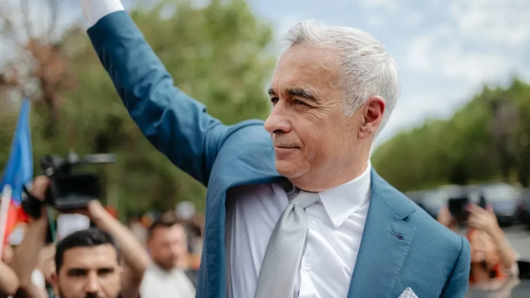Călin Georgescu, întâmpinat cu entuziasm la Vaslui, dar respins de o fabrică și Episcopie