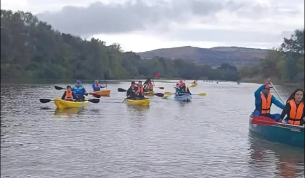 Caravana de vâslit pe Mureș se întoarce în 2026 pe traseul Sântimbru-Drâmbar-Alba Iulia: Detalii despre evenimentul nautic și înscriere