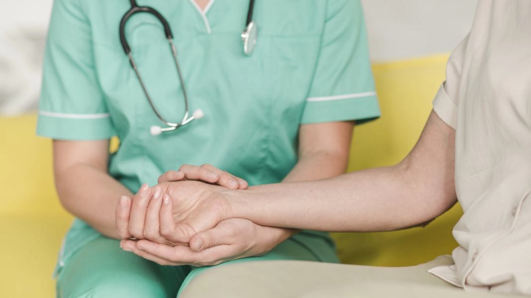 Dr. Răzvan Radu subliniază necesitatea instruirii asistentele medicale în spitalele din România