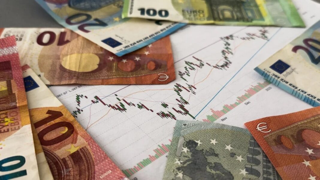 Euro atinge un nou maxim istoric față de leu