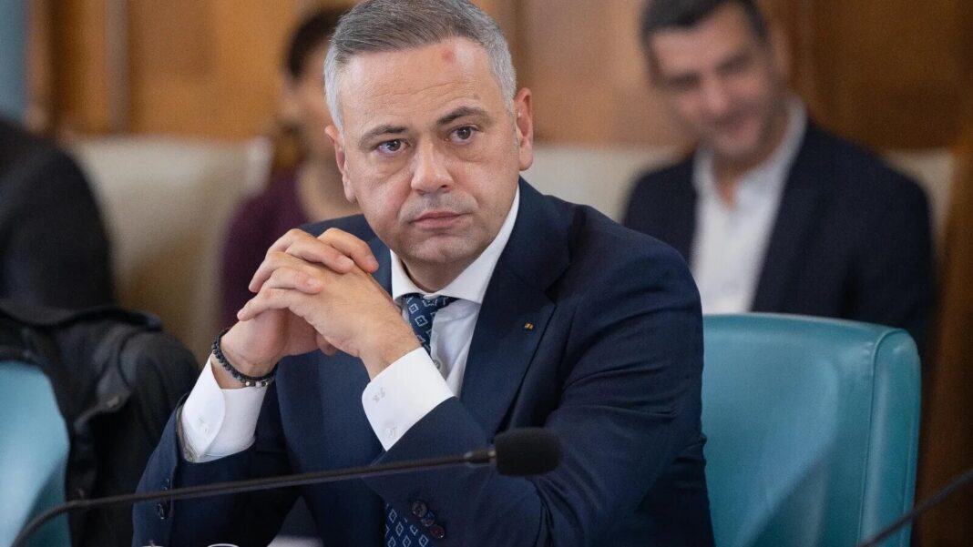 Florin Barbu solicită demisia lui Bolojan: avertismentul adresat direct românilor care fac cumpărături