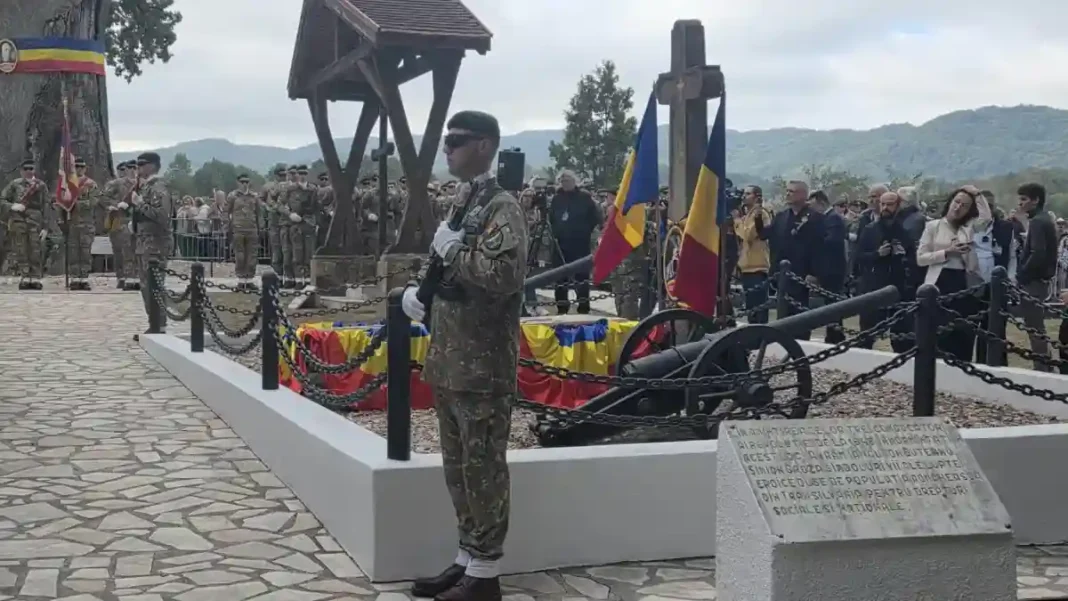 Fotoreportaj | Mii de participanți la Țebea pentru a-l omagia pe „Crăișorul Munților” Avram Iancu. Un mesaj pentru România contemporană: „Dialog, respect și solidaritate”