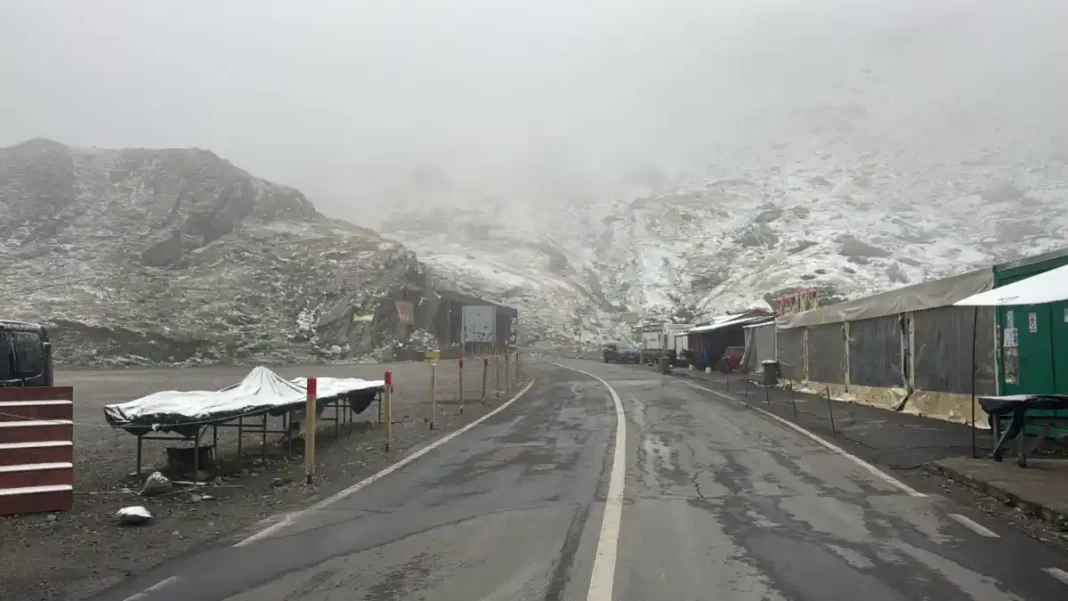 Prima ninsoare pe Transfăgărășan: Avertisment pentru șoferi