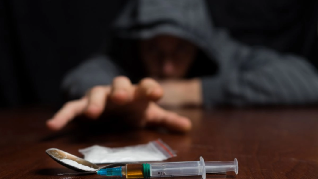 Psihologul Monica Dan avertizează asupra riscurilor vasculare grave ale consumului de droguri injectabile