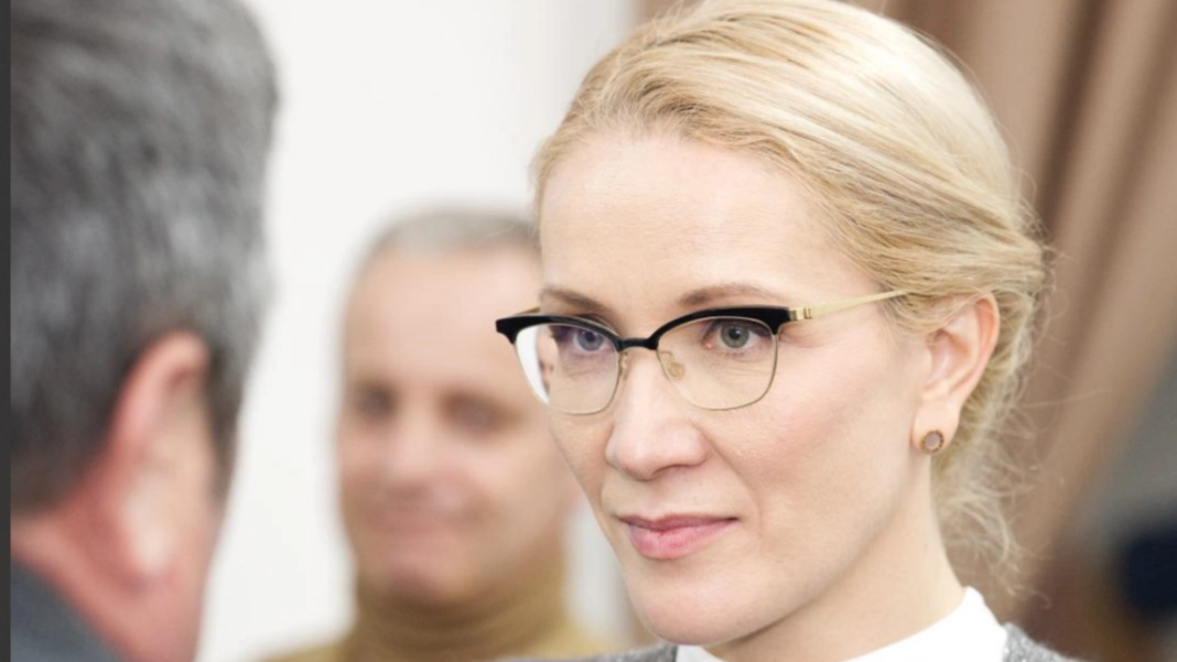 Ramona Ioana Bruynseels (deputat AUR) întreabă: 'Ce se va întâmpla cu societatea noastră dacă copiii sunt îndepărtați de Biserică și Dumnezeu?'