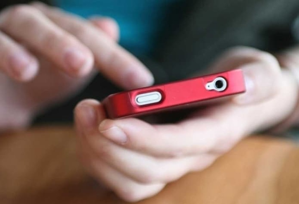 Semnalul de telefonie mobilă, provocare în diverse regiuni din Alba: Solicitări adresate operatorilor Orange și DIGI pentru îmbunătățirea infrastructurii
