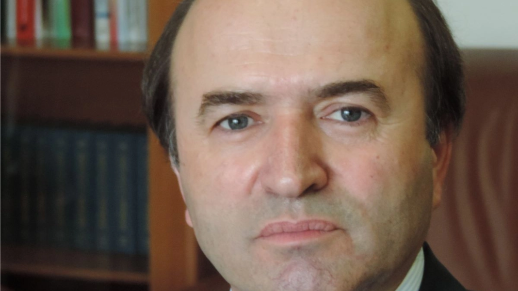 Tudorel Toader: 'Bolojan continuă să stea la Palatul Victoria și pare să-i placă, dacă nu sunt și alte interese la mijloc'