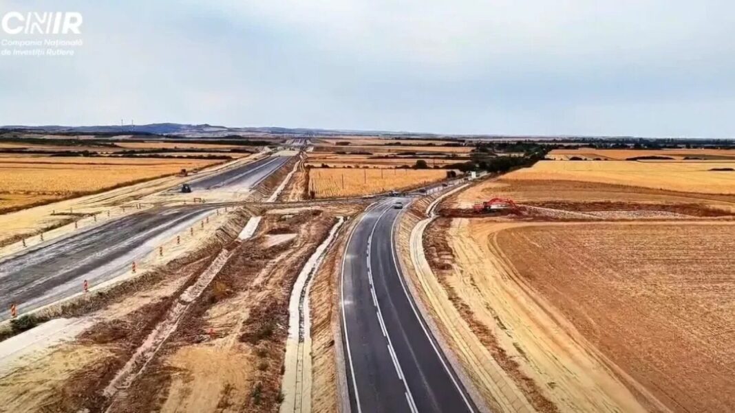 VIDEO Operațiune impresionantă pe Autostrada Transilvania: Un drum național a fost relocat, iar segmentul către Ungaria ar putea fi inaugurat în acest an