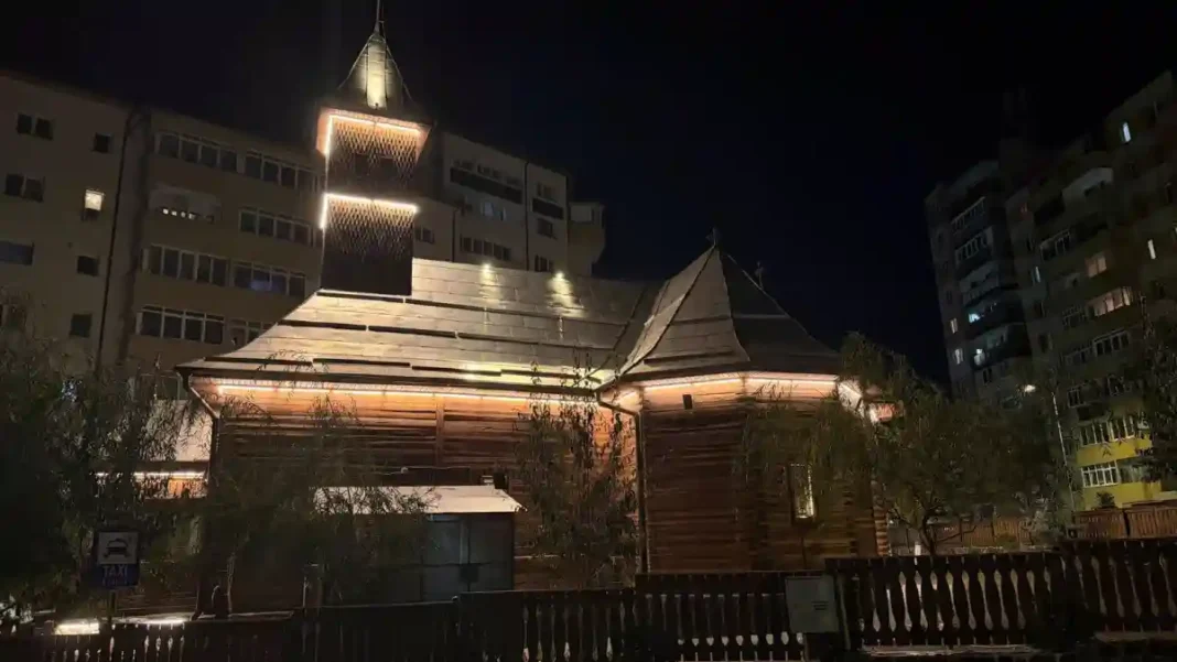Biserica „Sfânta Parascheva” Alba Iulia, Iluminată Arhitectural
