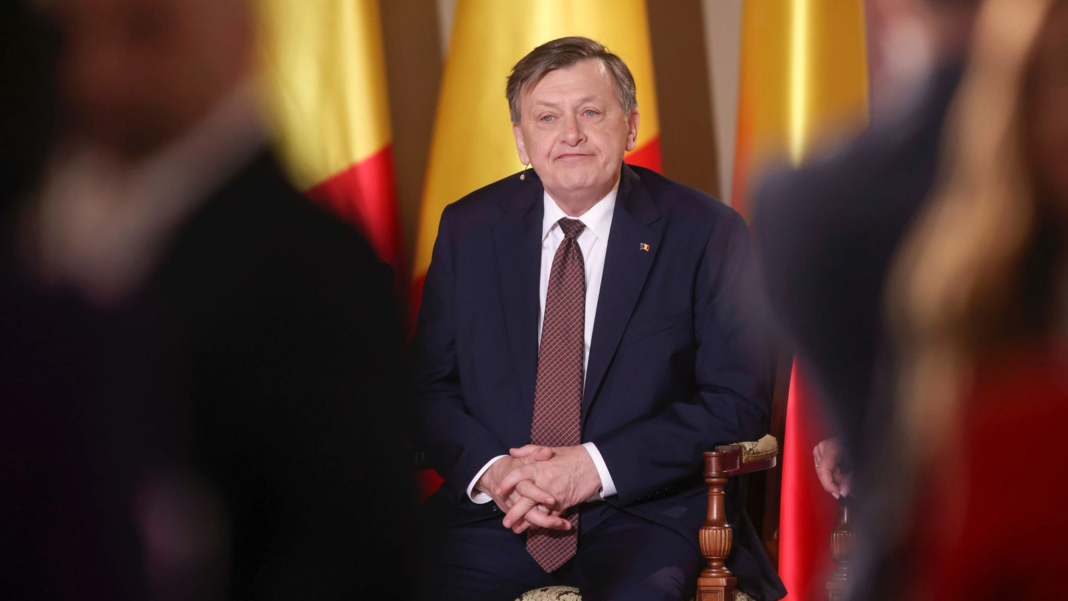 Crin Antonescu Critică PNL pentru Susținerea Guvernului PSD