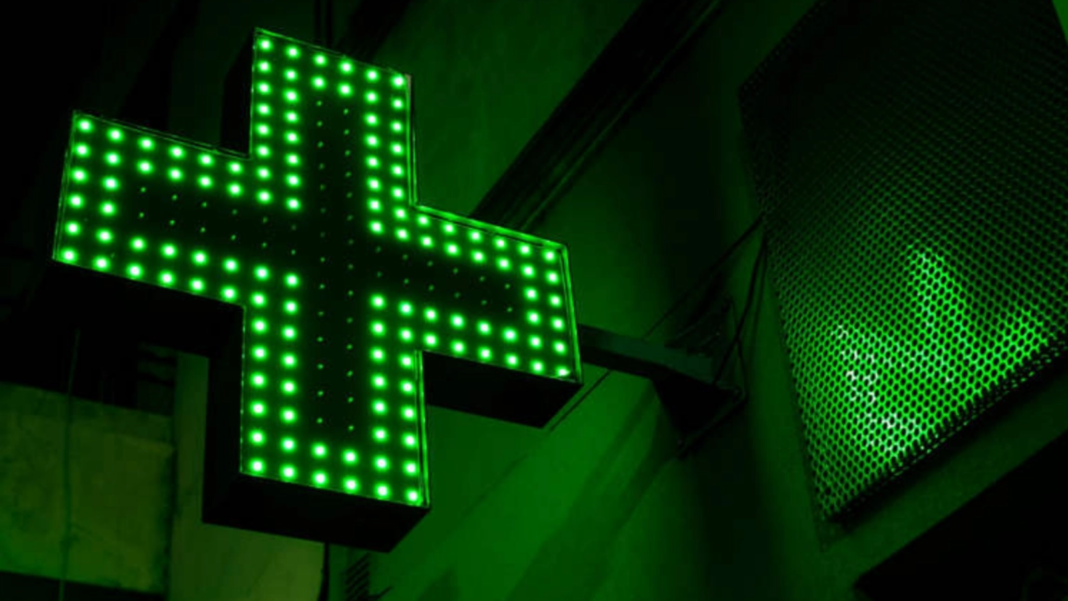 Doi Tineri Reținuți pentru Furt din Farmacie