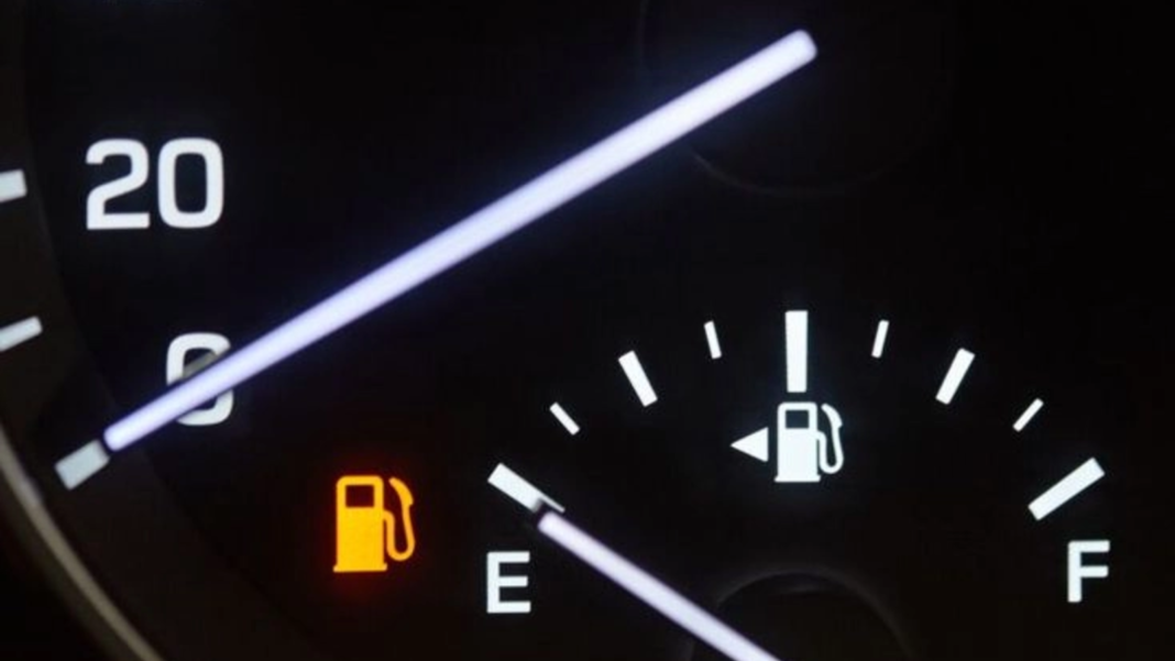 Guvernul plafonează prețul carburanților până în 2027